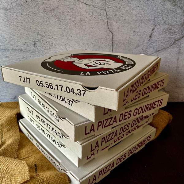 cardboard boxes pizzas of La pizza des gourmets